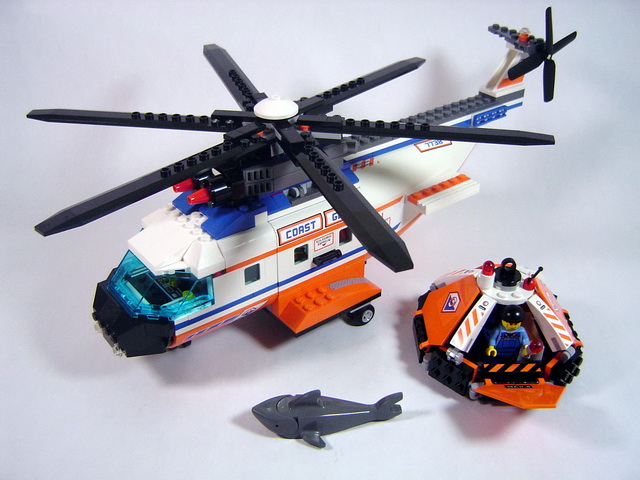 7738 - L'hélicoptère et le canot de sauvetage des garde-côtes - LEGO Blog
